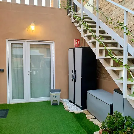 Rumar Con Terraza Lägenhet Alicante